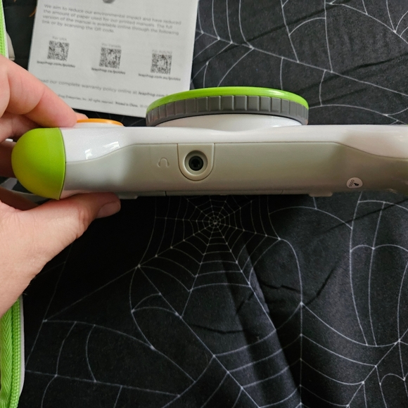 LeapFrog Leapster Ultra Handheld With Case - Picture 3 of 11